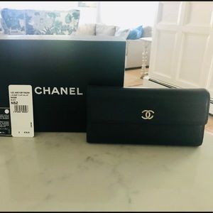 CHANEL 100% Auth Black Flap Wallet